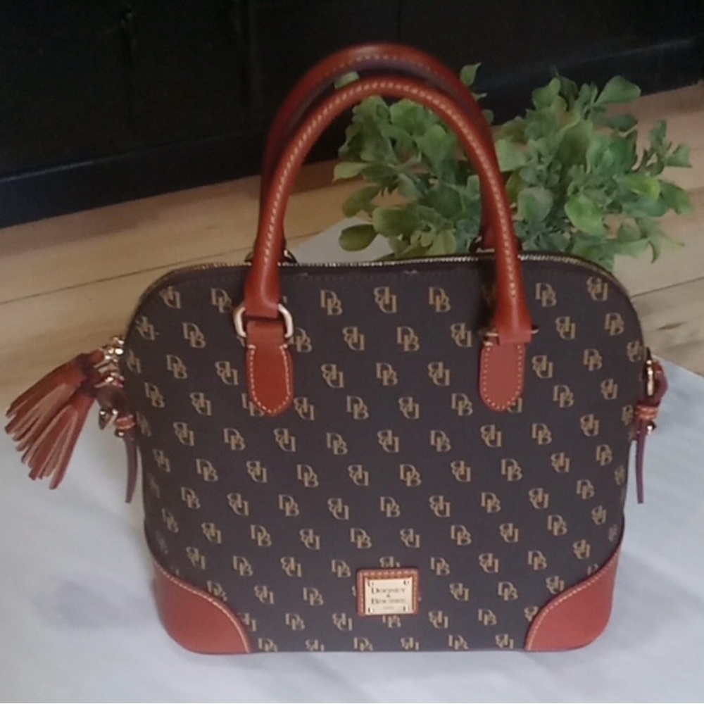 FINAL SALE!  Dooney & Bourke Gretta Signature Handbag 👜 Gorgeous!! - Picture 4 of 9